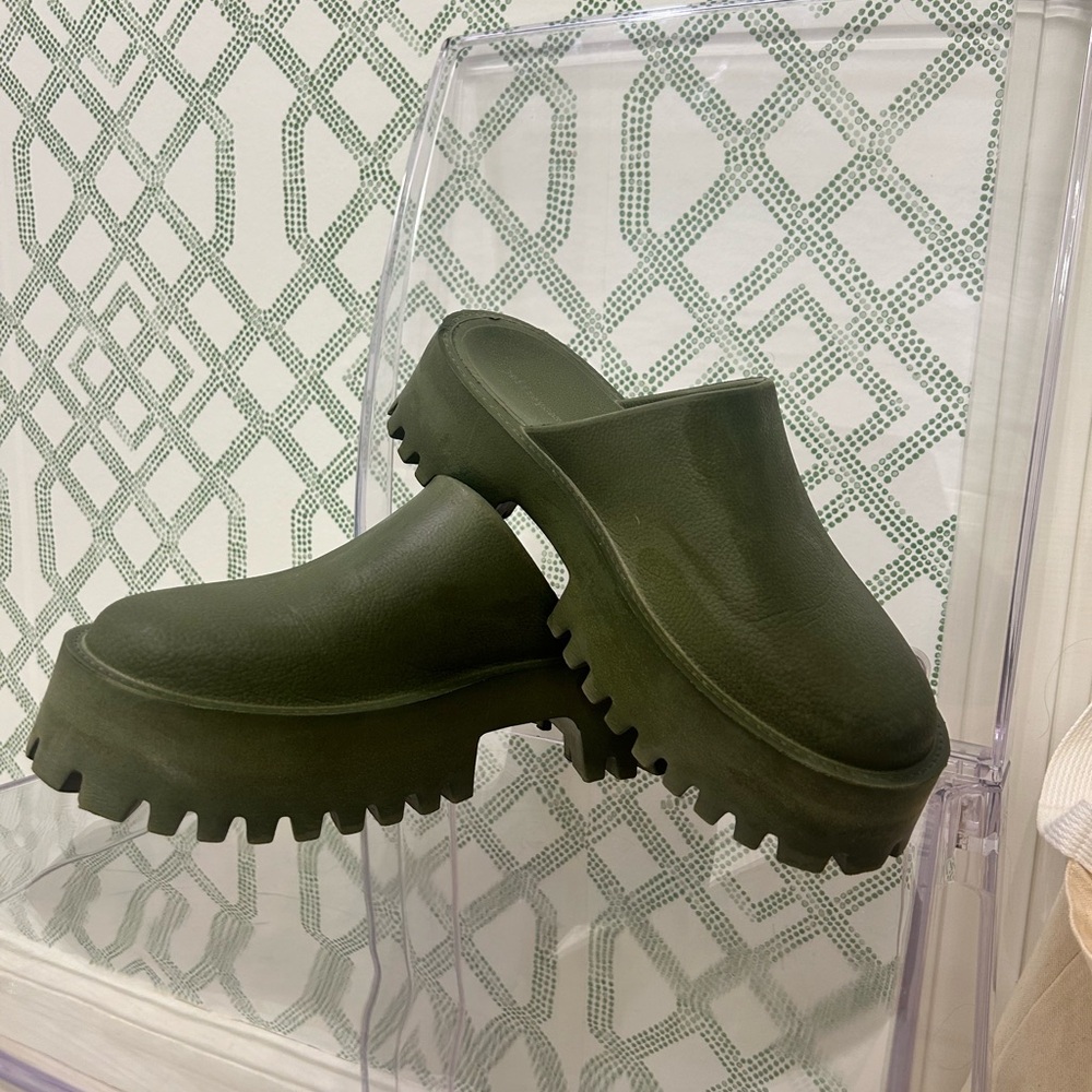Jeffrey Campbell Olive Green Lug Sole Platform Clogs - Picture 5 of 5